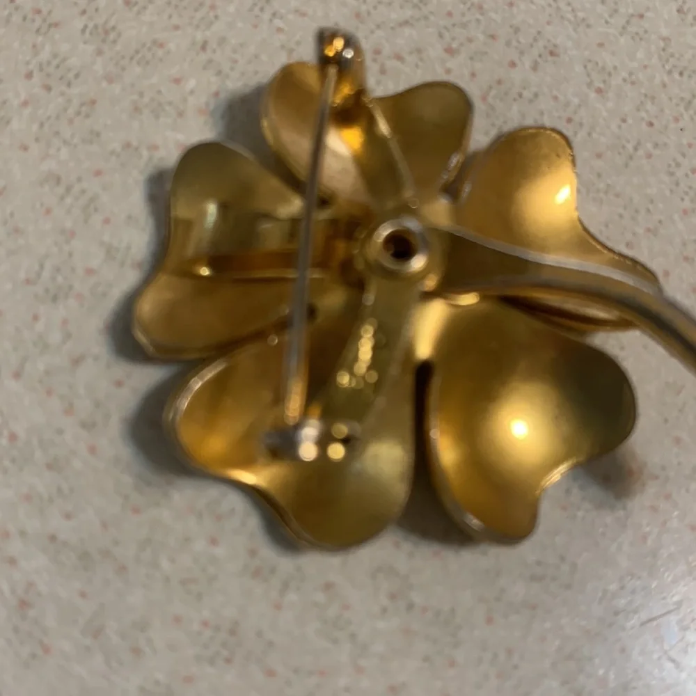 Vintage Coro gold tone purple rhinestone flower broach/Slide (268)